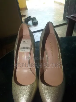 “Original Enzo Angiolini Gold Pointed Heels – Size 37”
