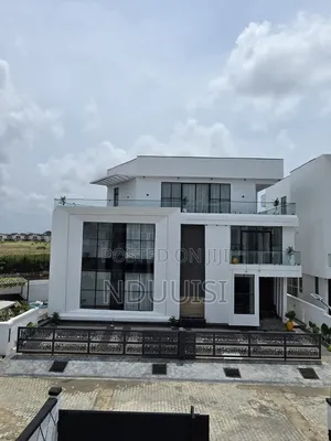 5bdrm Duplex in Chevron for sale