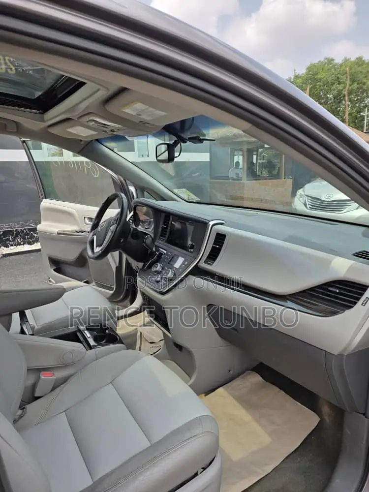 Toyota Sienna 2017 Gray