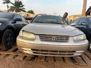 Toyota Camry Automatic 1999 Silver