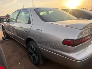 Toyota Camry Automatic 1999 Silver