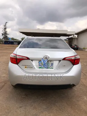 Toyota Corolla LE 4dr Sedan (1.8L 4cyl CVT) 2014 Silver