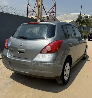 Nissan Versa 1.8 S Hatchback 2012 Gray