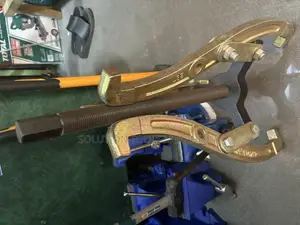 Heavy-Duty 3-Jaw Bearing and Gear Puller 28”