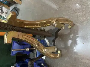 Heavy-Duty 3-Jaw Bearing and Gear Puller 28”