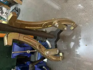 Heavy-Duty 3-Jaw Bearing and Gear Puller 28”