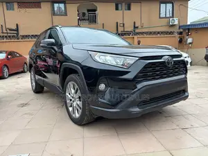 Toyota RAV4 XLE Premium FWD 2020 Black