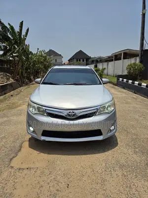 Toyota Camry XLE 4dr Sedan (2.5L 4cyl 6A) 2012 Silver