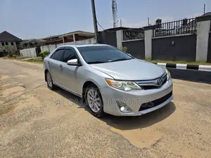 Toyota Camry XLE 4dr Sedan (2.5L 4cyl 6A) 2012 Silver