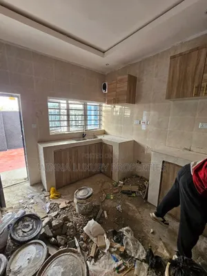 4bdrm Apartment in Palm Height Estate, Lugbe District for rent