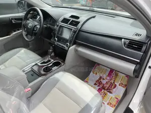 Toyota Camry XLE V6 4dr Sedan (3.5L 6cyl 6A) 2013 White