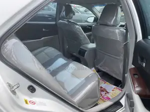 Toyota Camry XLE V6 4dr Sedan (3.5L 6cyl 6A) 2013 White