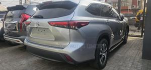 Toyota Highlander XLE 2022 Silver