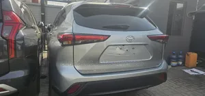Toyota Highlander XLE 2022 Silver