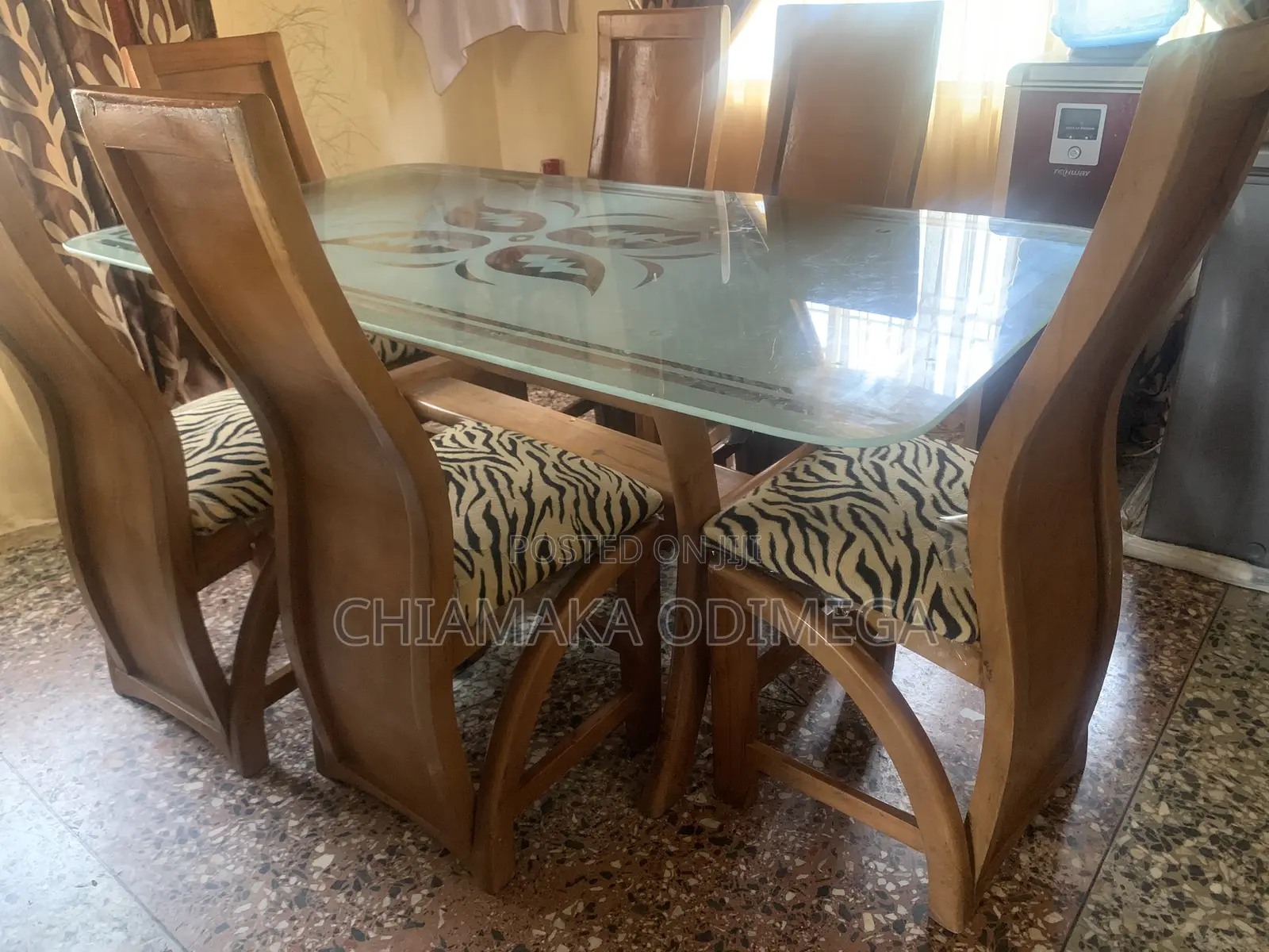 Solid Glass Dining Table With 6 Chairs – Very Strong Neatly Used