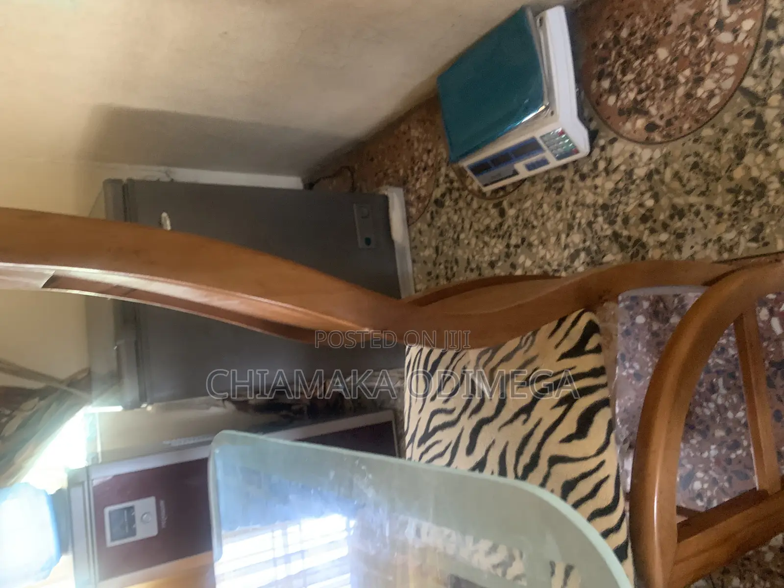 Solid Glass Dining Table With 6 Chairs – Very Strong Neatly Used