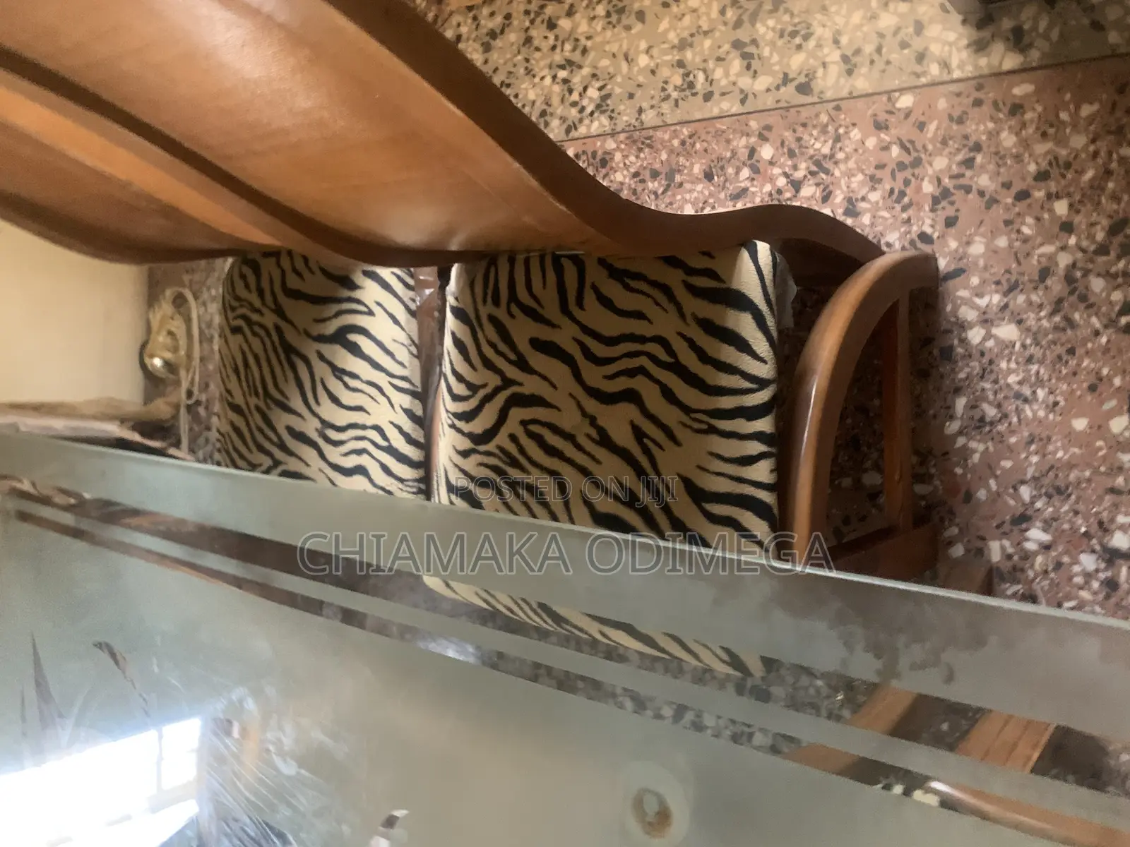 Solid Glass Dining Table With 6 Chairs – Very Strong Neatly Used