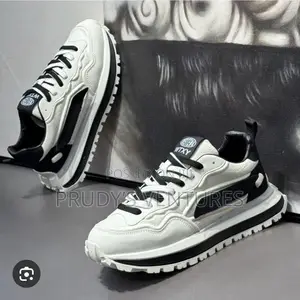 Trendy Men’S Sneaker With Class