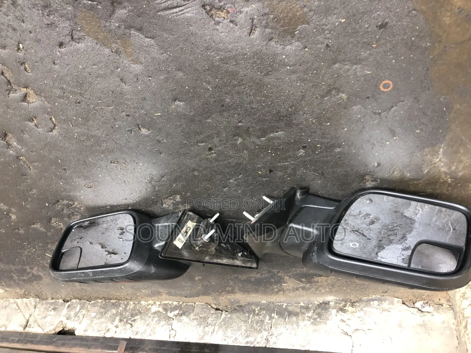 Ford Explorer 2011/2012 Side Mirrior Set.