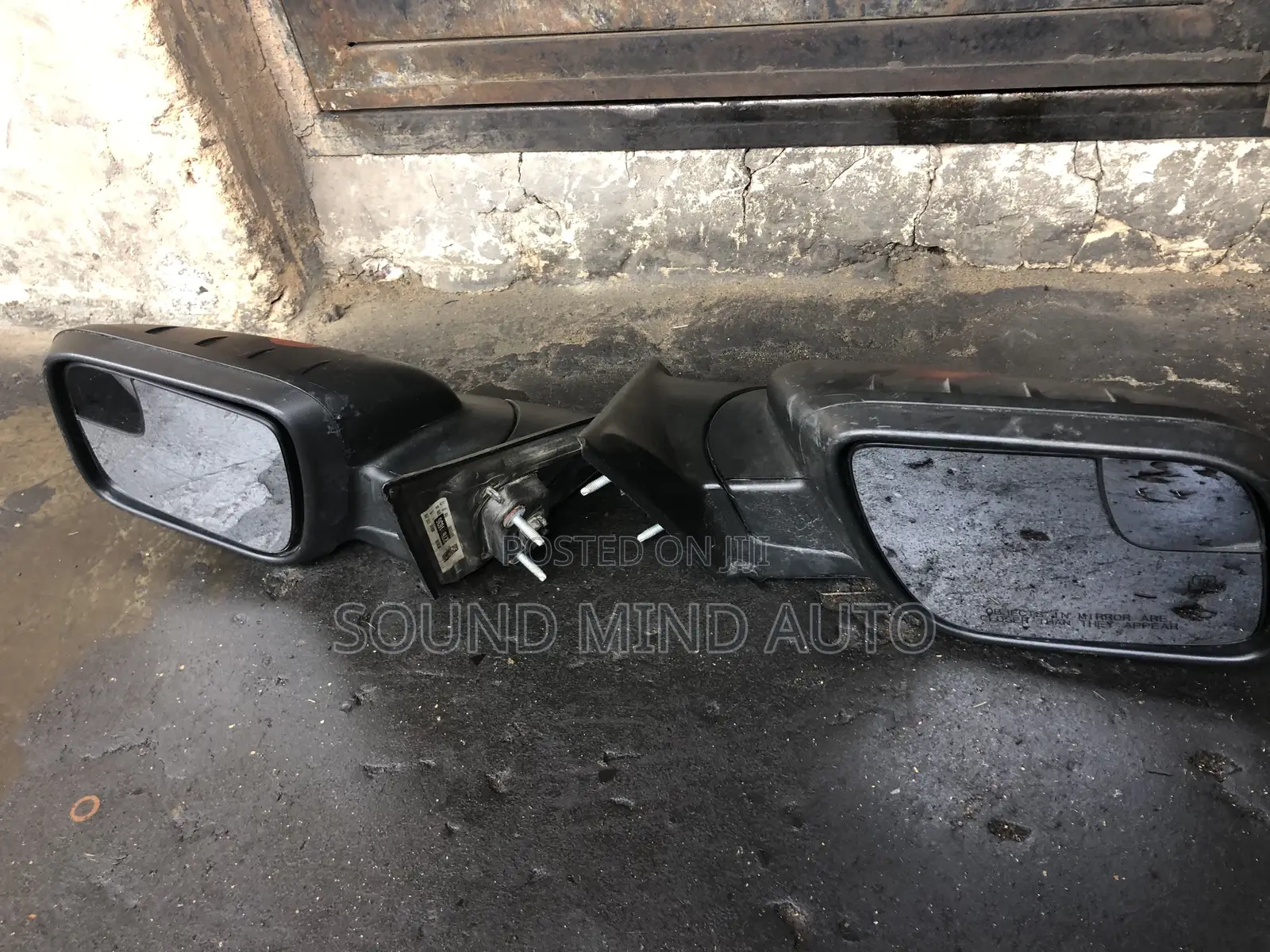 Ford Explorer 2011/2012 Side Mirrior Set.