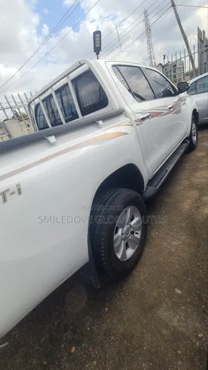 Toyota Hilux 2016 White