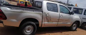 Toyota Hilux 2014 Gray