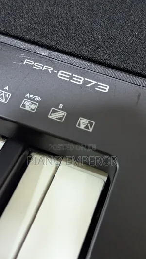 Yamaha PSR-E373 Keyboard – Full-Size Keys, Excellent Condition