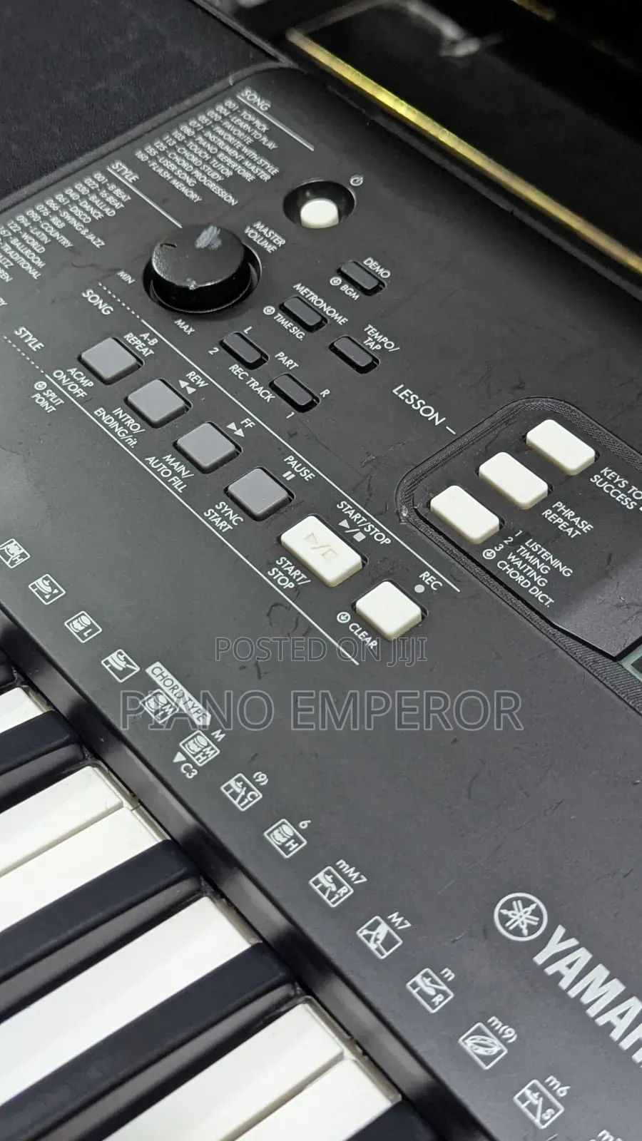Yamaha PSR-E373 Keyboard – Full-Size Keys, Excellent Condition