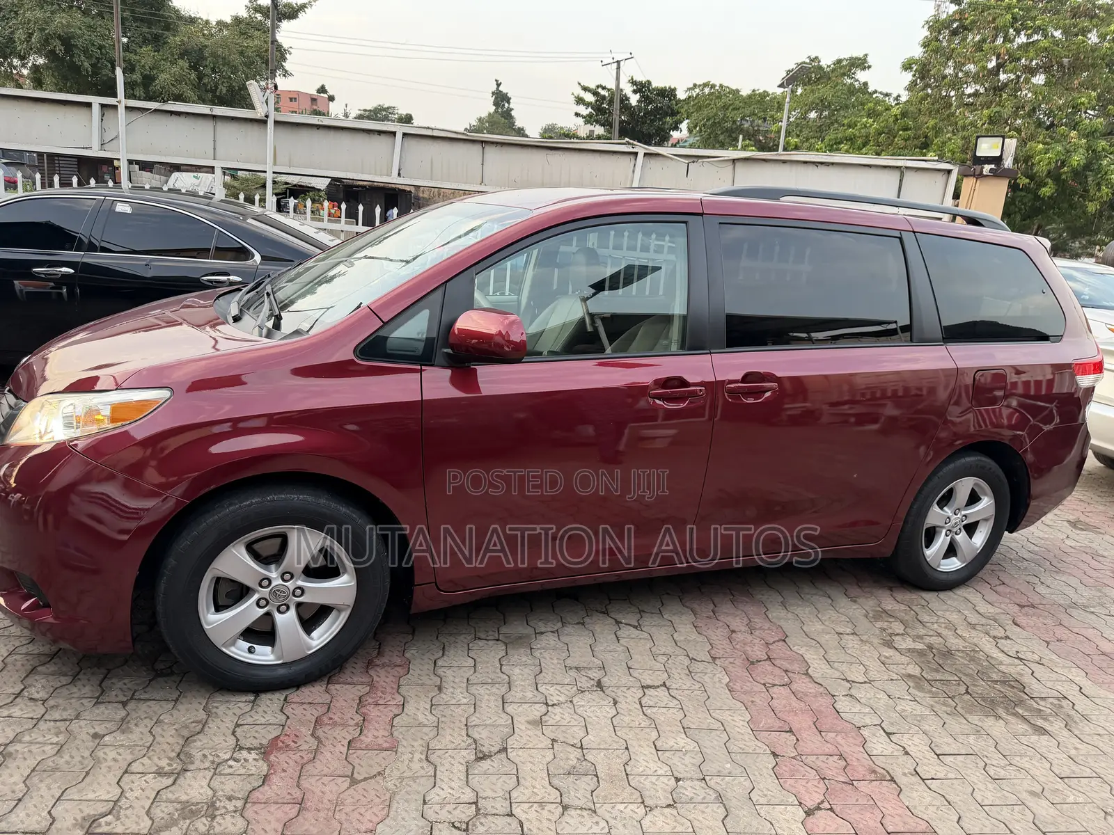 Toyota Sienna 2012 Red