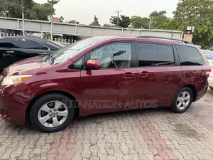 Toyota Sienna 2012 Red