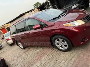 Toyota Sienna 2012 Red