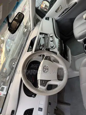 Toyota Sienna 2012 Red