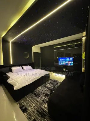 Luxury Studio Apartment With a Fully Kitted Kitchen
