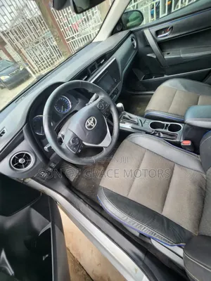 Toyota Corolla SE 4dr Sedan (1.8L 4cyl CVT) 2017 Silver