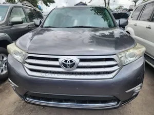 Toyota Highlander 3.5L 4WD 2013 Gray