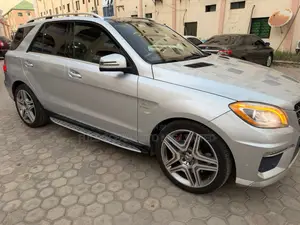 Mercedes-Benz M Class ML63 AMG 4dr SUV AWD (5.5L 8cyl Turbo 7A) 2014