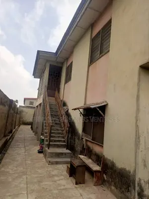 3bdrm House in Aromolaran, Agodi for sale