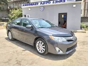 Toyota Camry XLE 4dr Sedan (2.5L 4cyl 6A) 2014 Gray