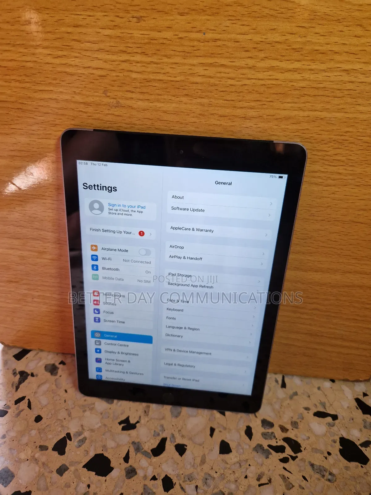 Apple iPad 10.2 (2019) 32 GB Gray