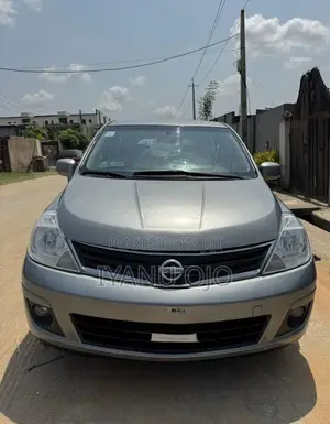 Nissan Versa 1.8 S Sedan 2011 Gray