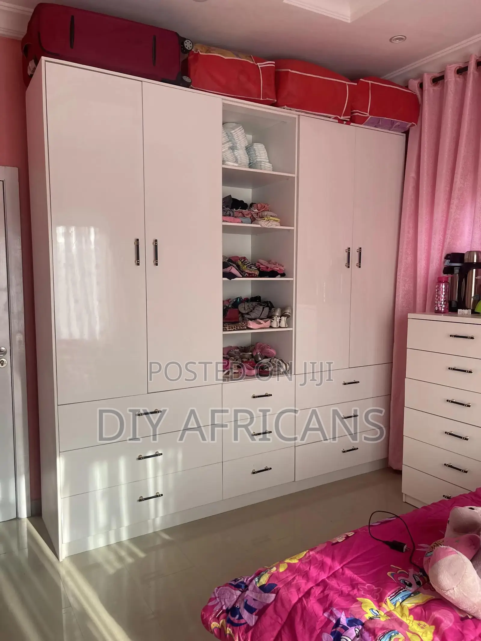 Luxury Wooden Wardrobe -- Strong Elegant Finish