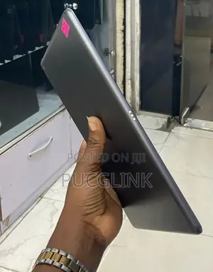 Apple iPad 9.7 64 GB Gray