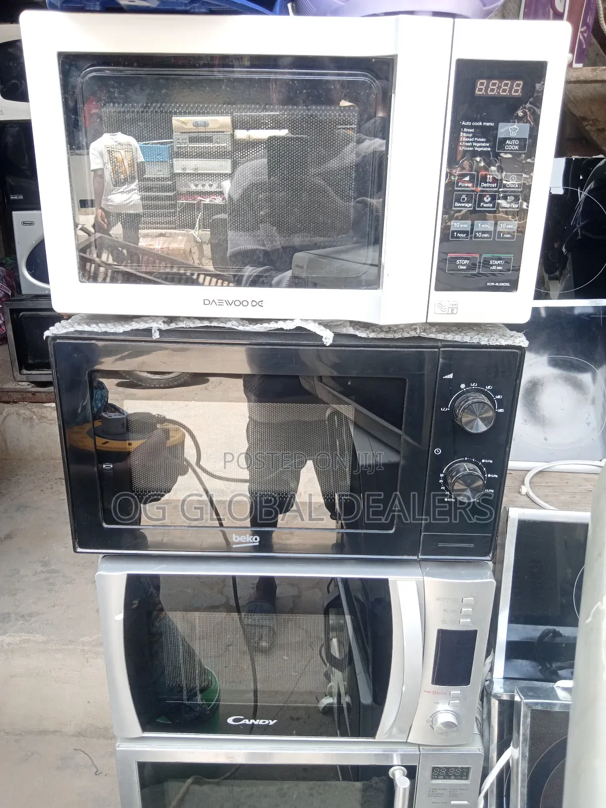 Different Make of Kitchen Microwave Oven