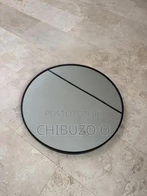 Minimalist Round Mirror – Clean Elegant