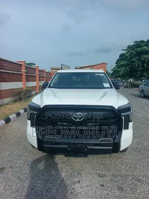 Toyota Tundra 2023 White