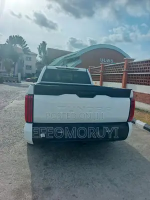 Toyota Tundra 2023 White