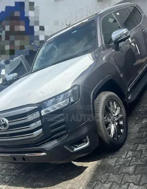 New Toyota Land Cruiser LC300 2025 Gray