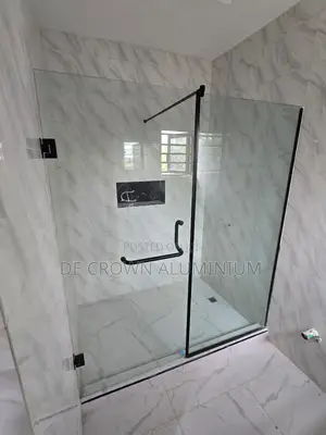 Elegant 10mm Tempered Shower Glass Cubicle With Black Accessories