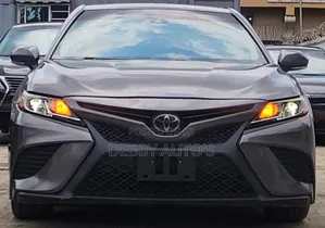 Toyota Camry SE FWD 2020 Gray