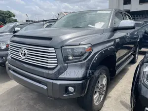 Toyota Tundra Platinum 5.7L V8 4x4 CrewMax 5.6 ft. box 145.7 in. WB